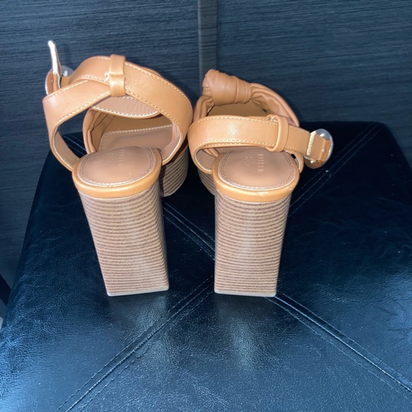 Knot Platform heel sandals - Picture 2 of 3
